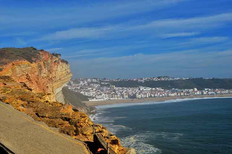 Vila e praia da Nazaré
